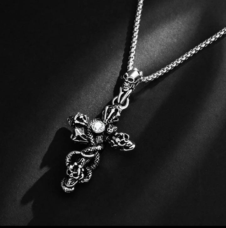 collar cruz gotico